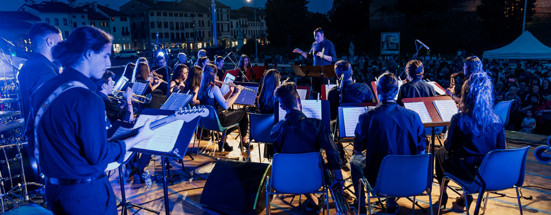questa foto descrive un momento del concerto in piazza Giorgione del 4 giugno 2019
